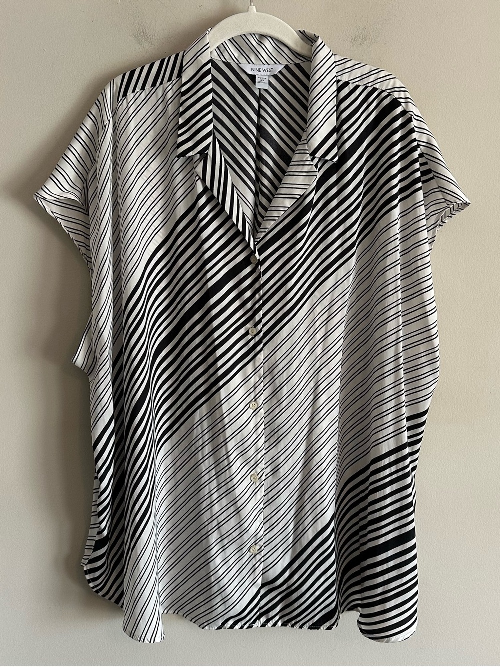 Plus Size Nine West Short Sleeve Easy Lapel Shirt Satin Black Stripes Kohl’s 3X